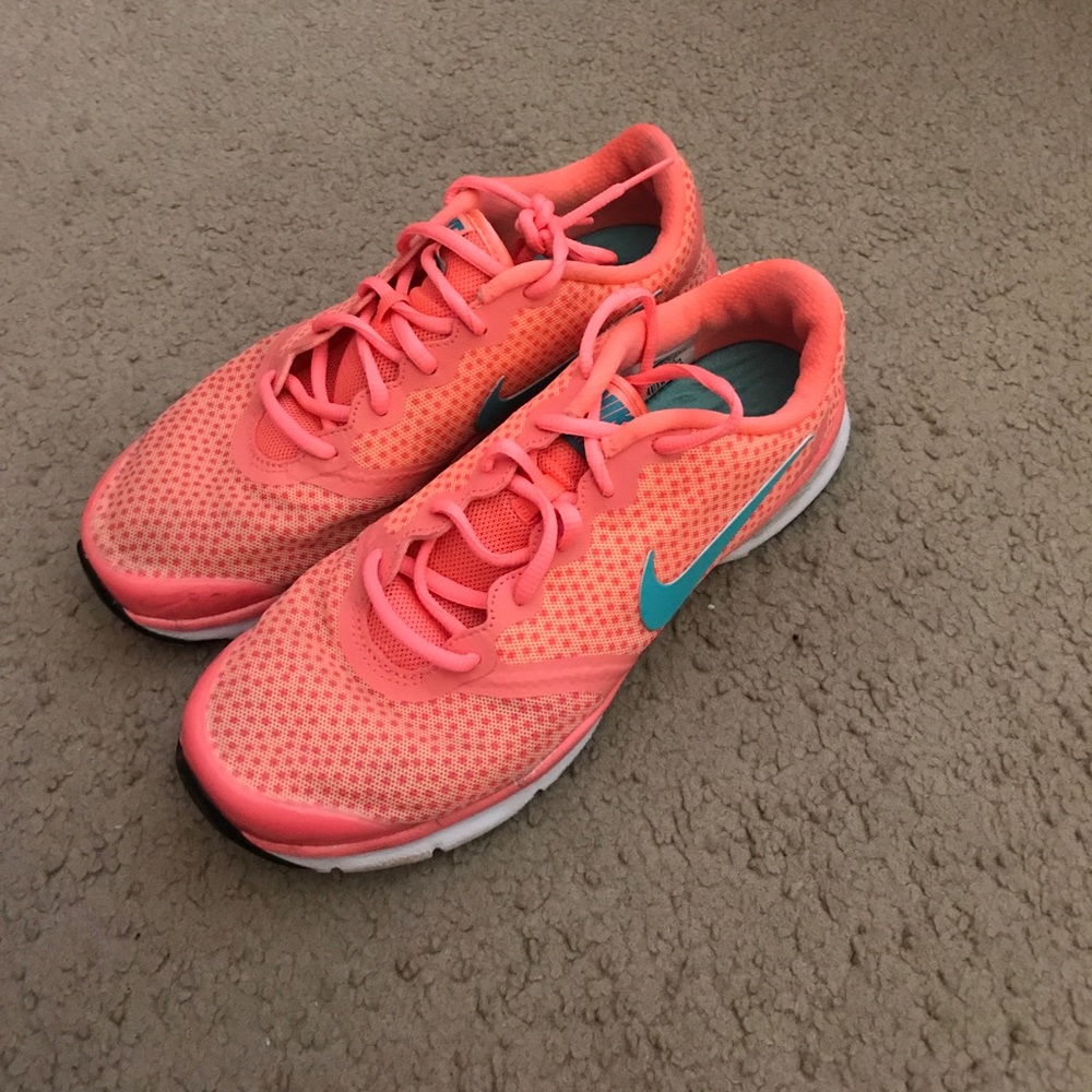 Nike tennis shoes